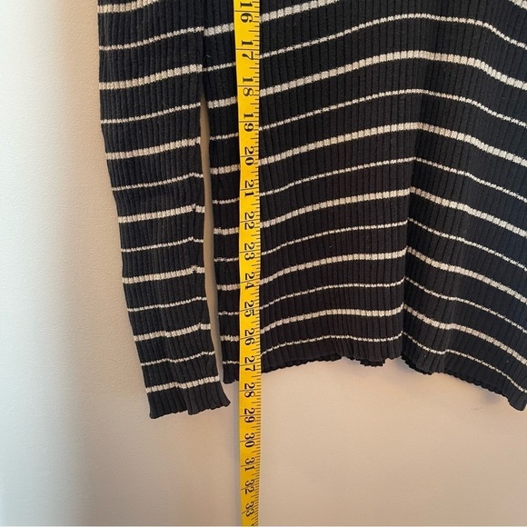 Basic Editions Strip V Neck Long Sleeve Sweater Sz L - Picture 10 of 10